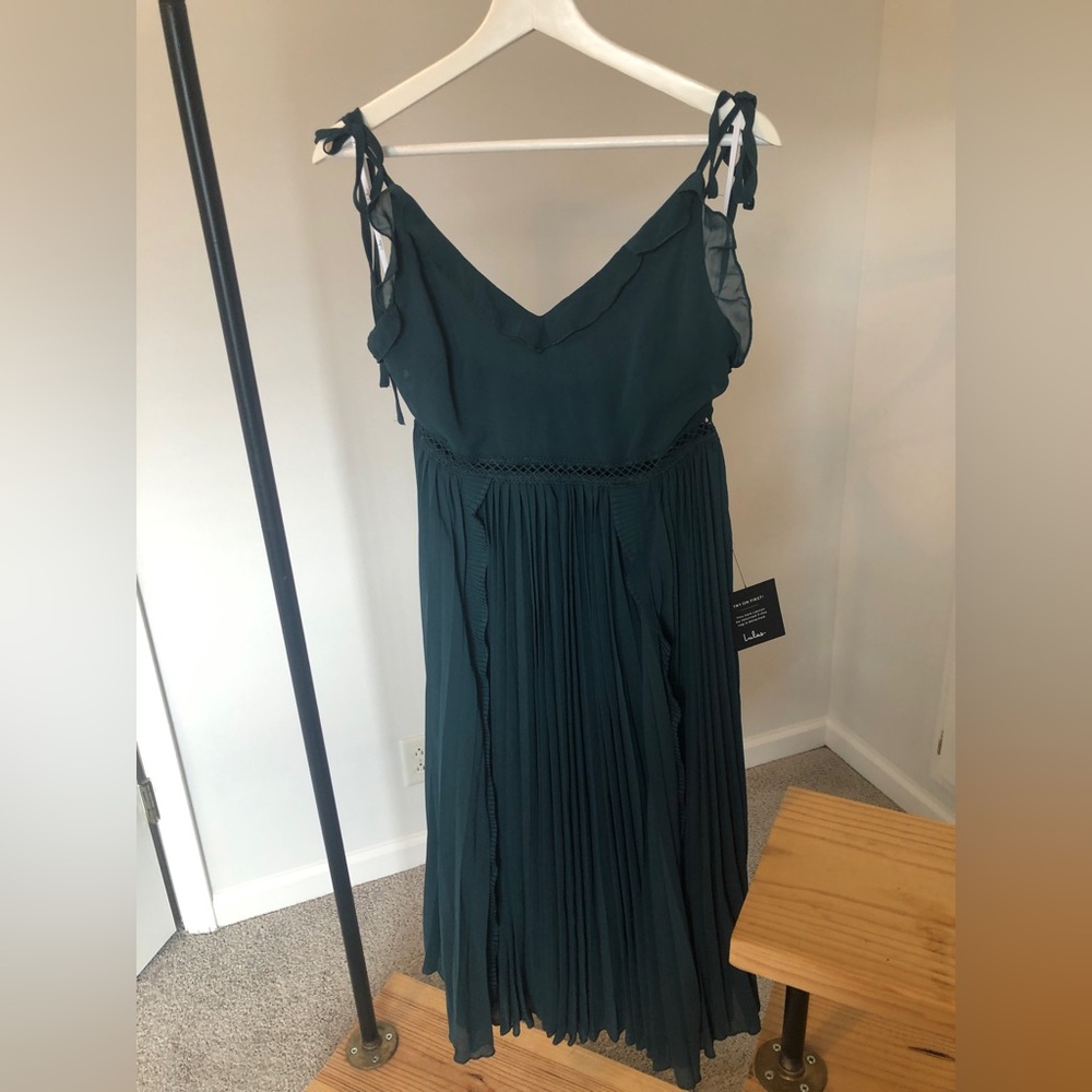 Lulus Never a Dull Moment Emerald Green Tie-Strap Pleated Midi Dress